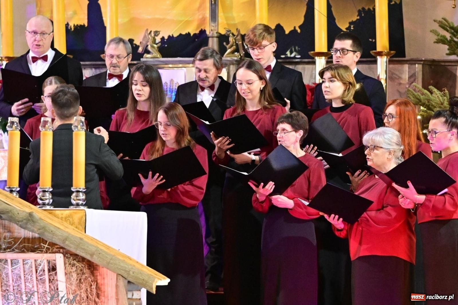 Zdjęcie w galerii na portalu naszraciborz.pl: Wieczór Kolęd i Pastorałek w Raciborzu – przepiękny koncert w okrąglaku w świątecznej atmosferze wiadomości z regionu
