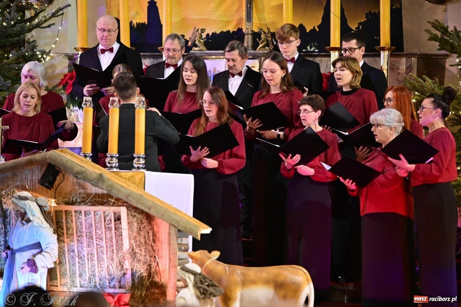 Zdjęcie w galerii na portalu naszraciborz.pl: Wieczór Kolęd i Pastorałek w Raciborzu – przepiękny koncert w okrąglaku w świątecznej atmosferze wiadomości z regionu