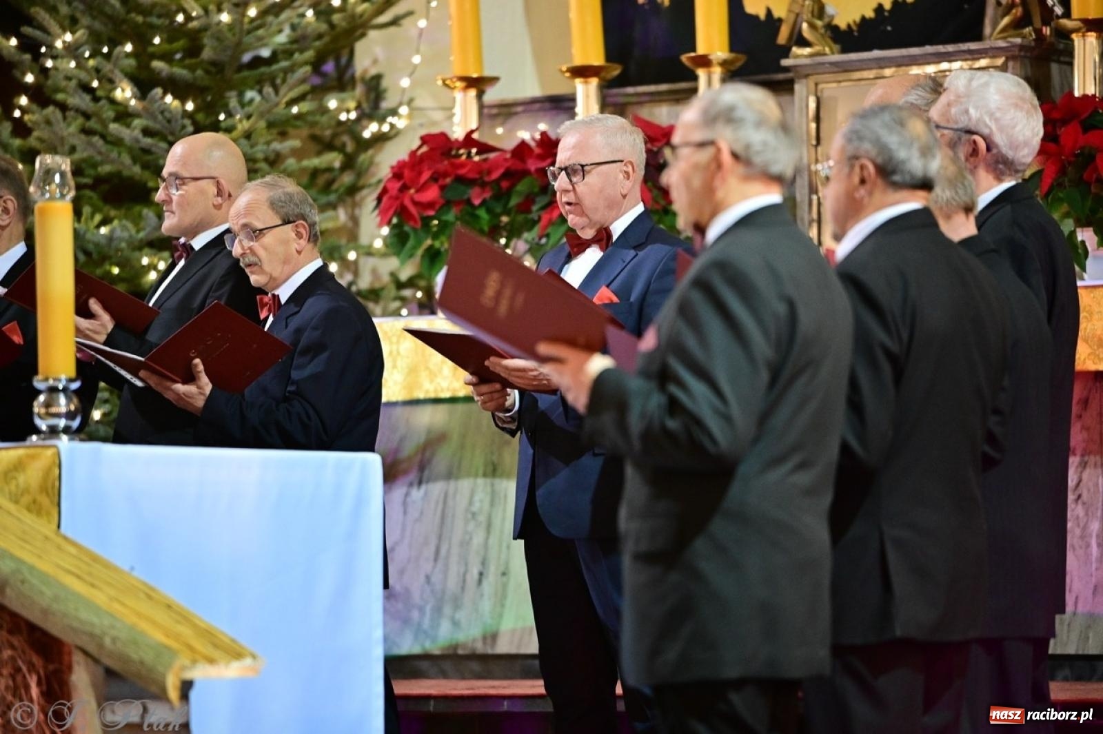 Zdjęcie w galerii na portalu naszraciborz.pl: Wieczór Kolęd i Pastorałek w Raciborzu – przepiękny koncert w okrąglaku w świątecznej atmosferze wiadomości z regionu