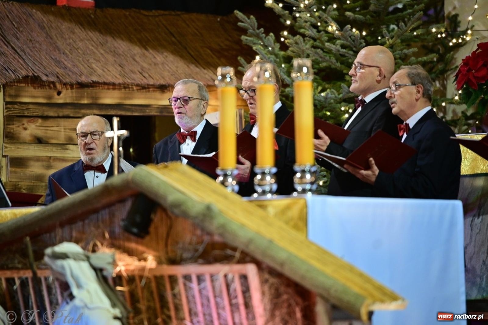 Zdjęcie w galerii na portalu naszraciborz.pl: Wieczór Kolęd i Pastorałek w Raciborzu – przepiękny koncert w okrąglaku w świątecznej atmosferze wiadomości z regionu