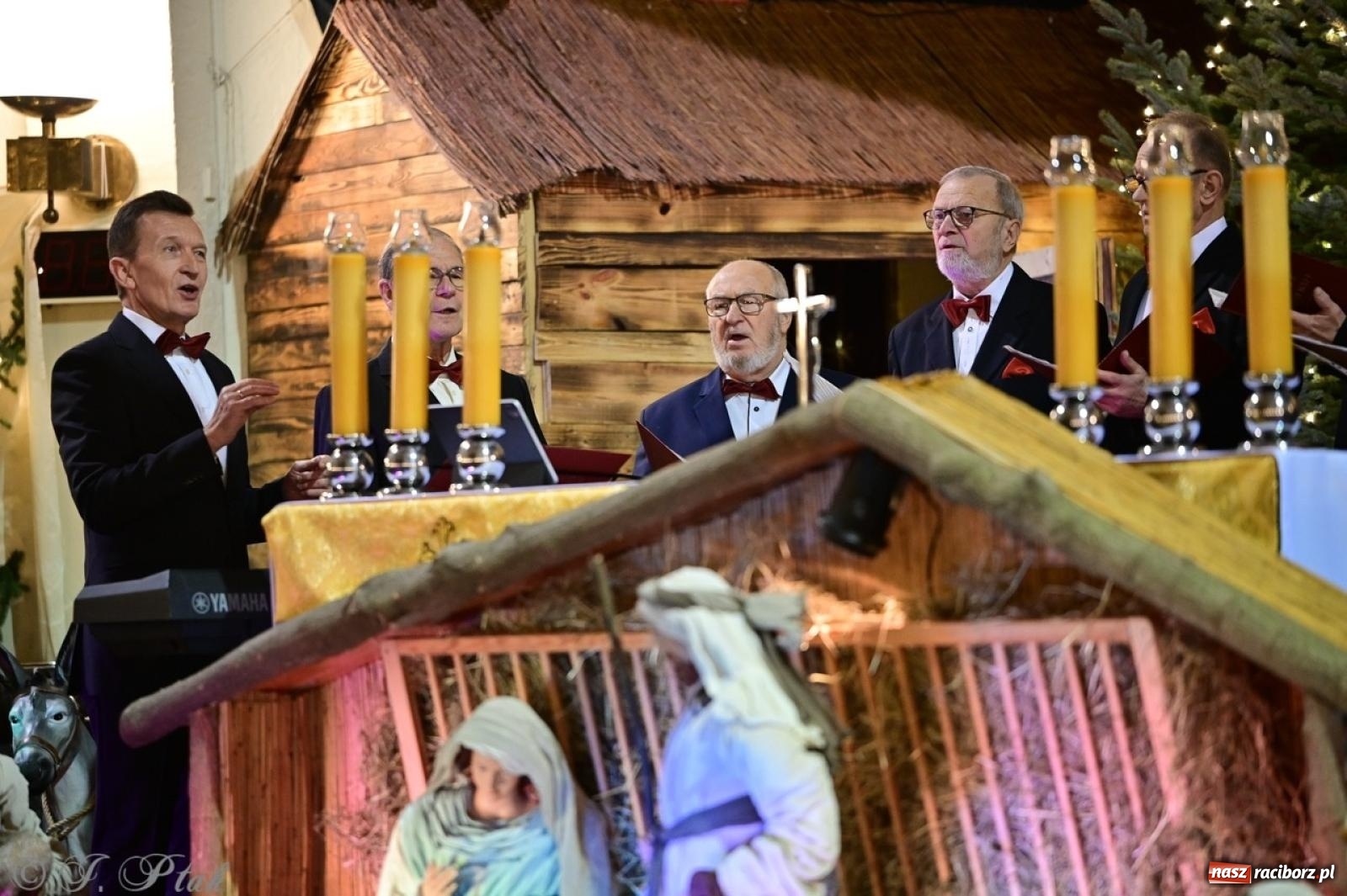 Zdjęcie w galerii na portalu naszraciborz.pl: Wieczór Kolęd i Pastorałek w Raciborzu – przepiękny koncert w okrąglaku w świątecznej atmosferze wiadomości z regionu