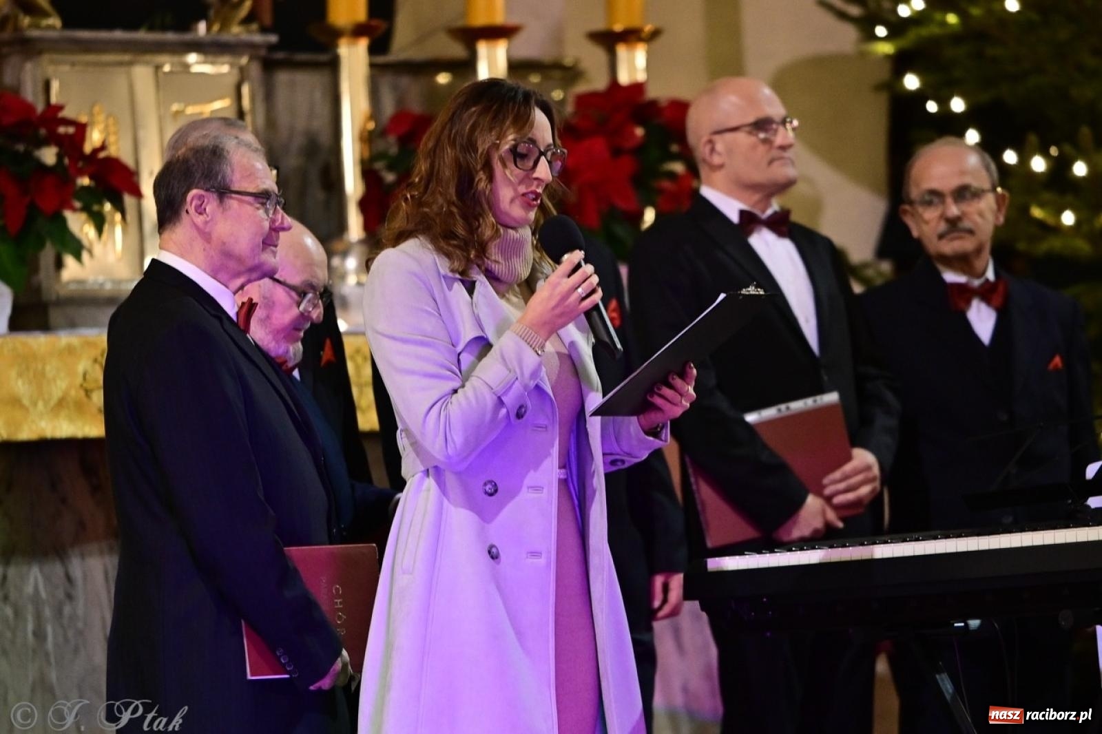 Zdjęcie w galerii na portalu naszraciborz.pl: Wieczór Kolęd i Pastorałek w Raciborzu – przepiękny koncert w okrąglaku w świątecznej atmosferze wiadomości z regionu
