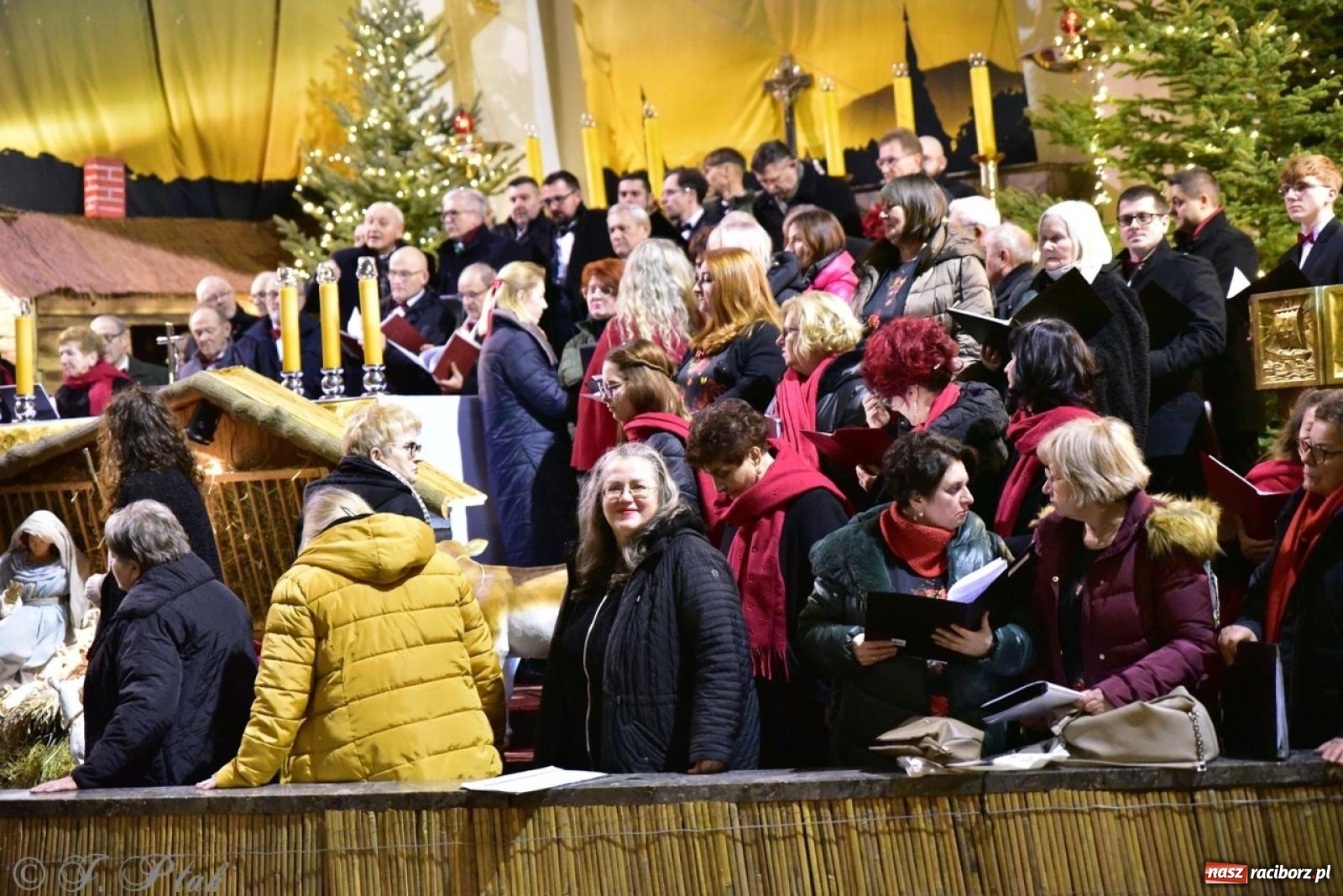 Zdjęcie w galerii na portalu naszraciborz.pl: Wieczór Kolęd i Pastorałek w Raciborzu – przepiękny koncert w okrąglaku w świątecznej atmosferze wiadomości z regionu