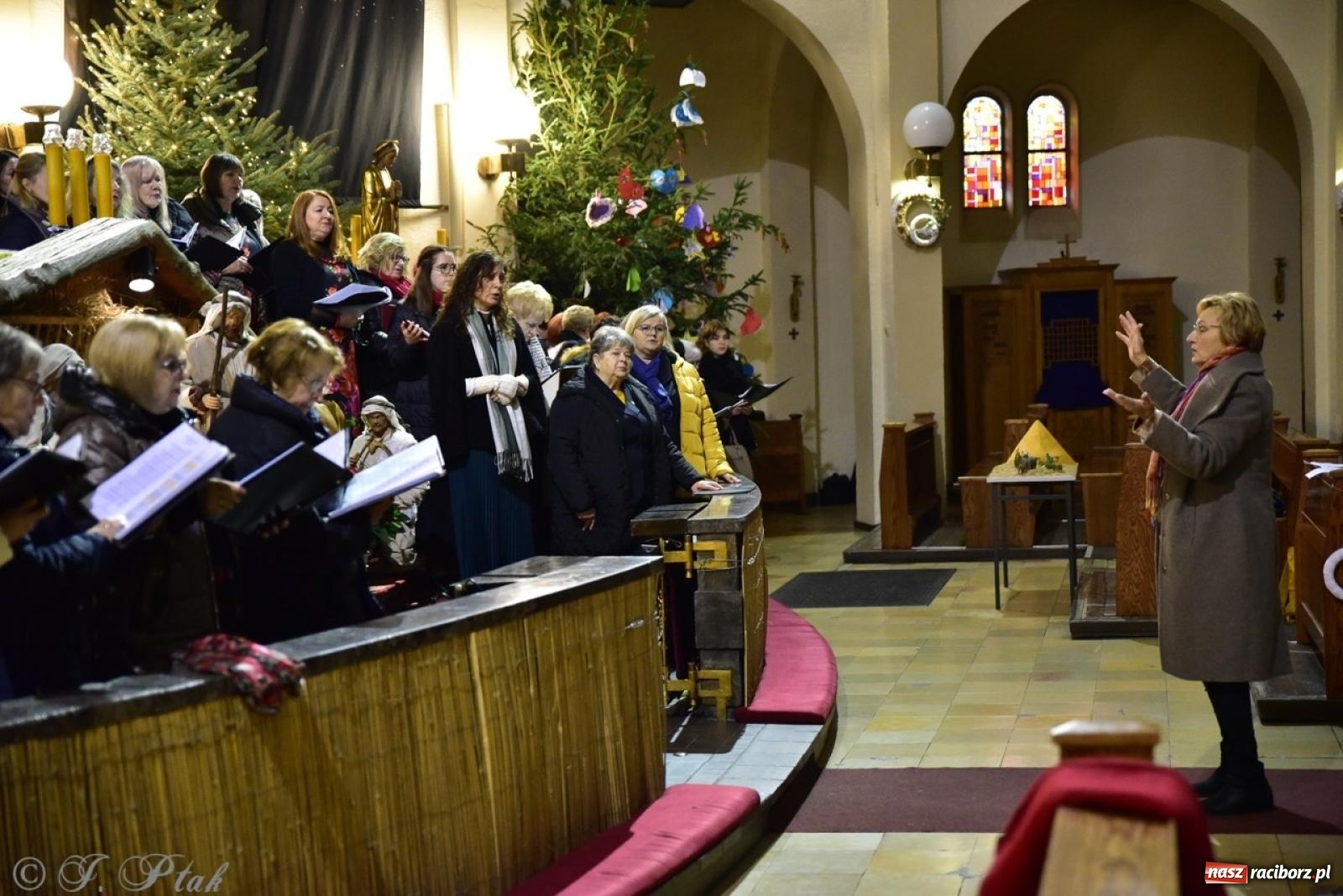 Zdjęcie w galerii na portalu naszraciborz.pl: Wieczór Kolęd i Pastorałek w Raciborzu – przepiękny koncert w okrąglaku w świątecznej atmosferze wiadomości z regionu