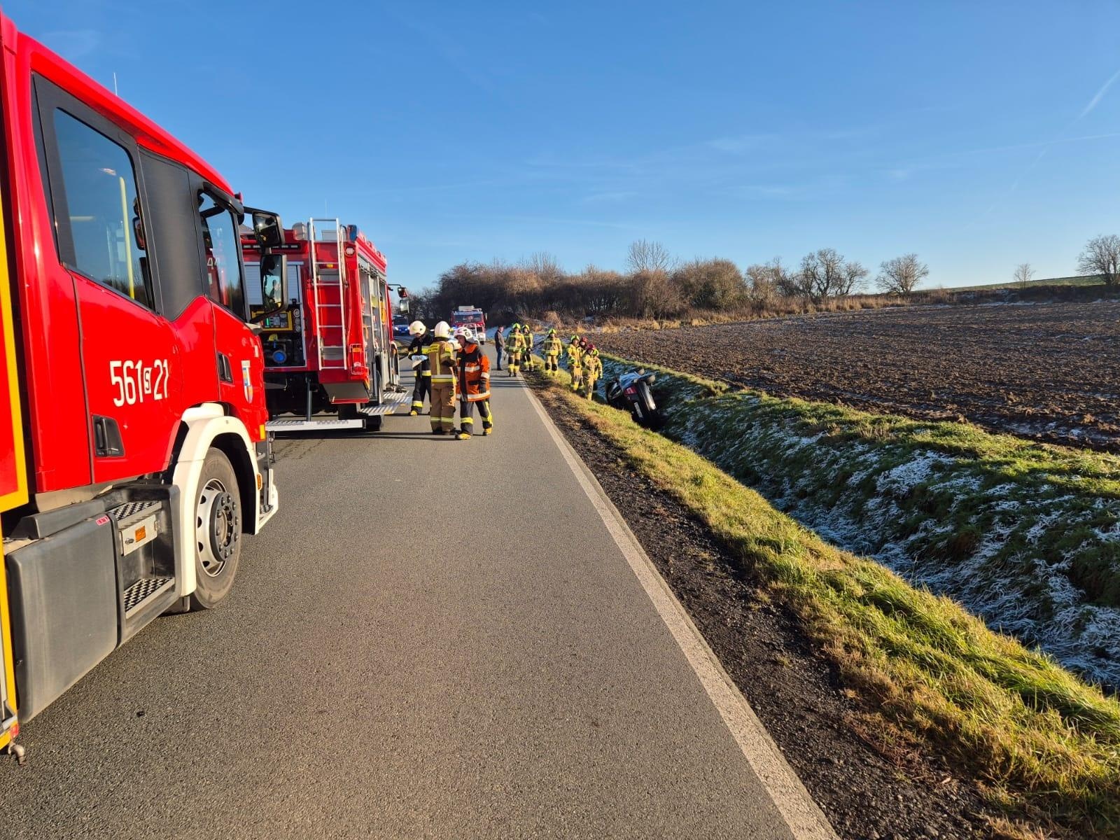 Zdjęcie w galerii na portalu naszraciborz.pl: Dachowania w Borucinie i Kornowacu. Policja apeluje o ostrożność [FOTO] wiadomości z regionu