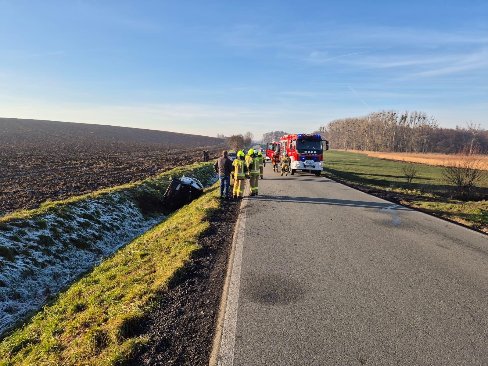 Zdjęcie w galerii na portalu naszraciborz.pl: Dachowania w Borucinie i Kornowacu. Policja apeluje o ostrożność [FOTO] wiadomości z regionu