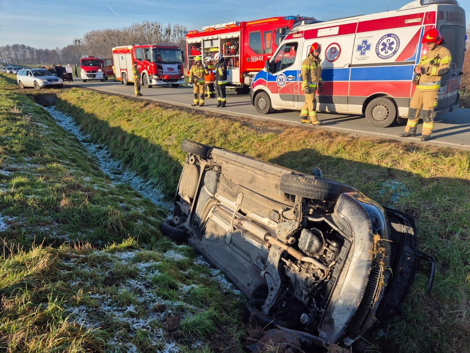 Zdjęcie w galerii na portalu naszraciborz.pl: Dachowania w Borucinie i Kornowacu. Policja apeluje o ostrożność [FOTO] wiadomości z regionu