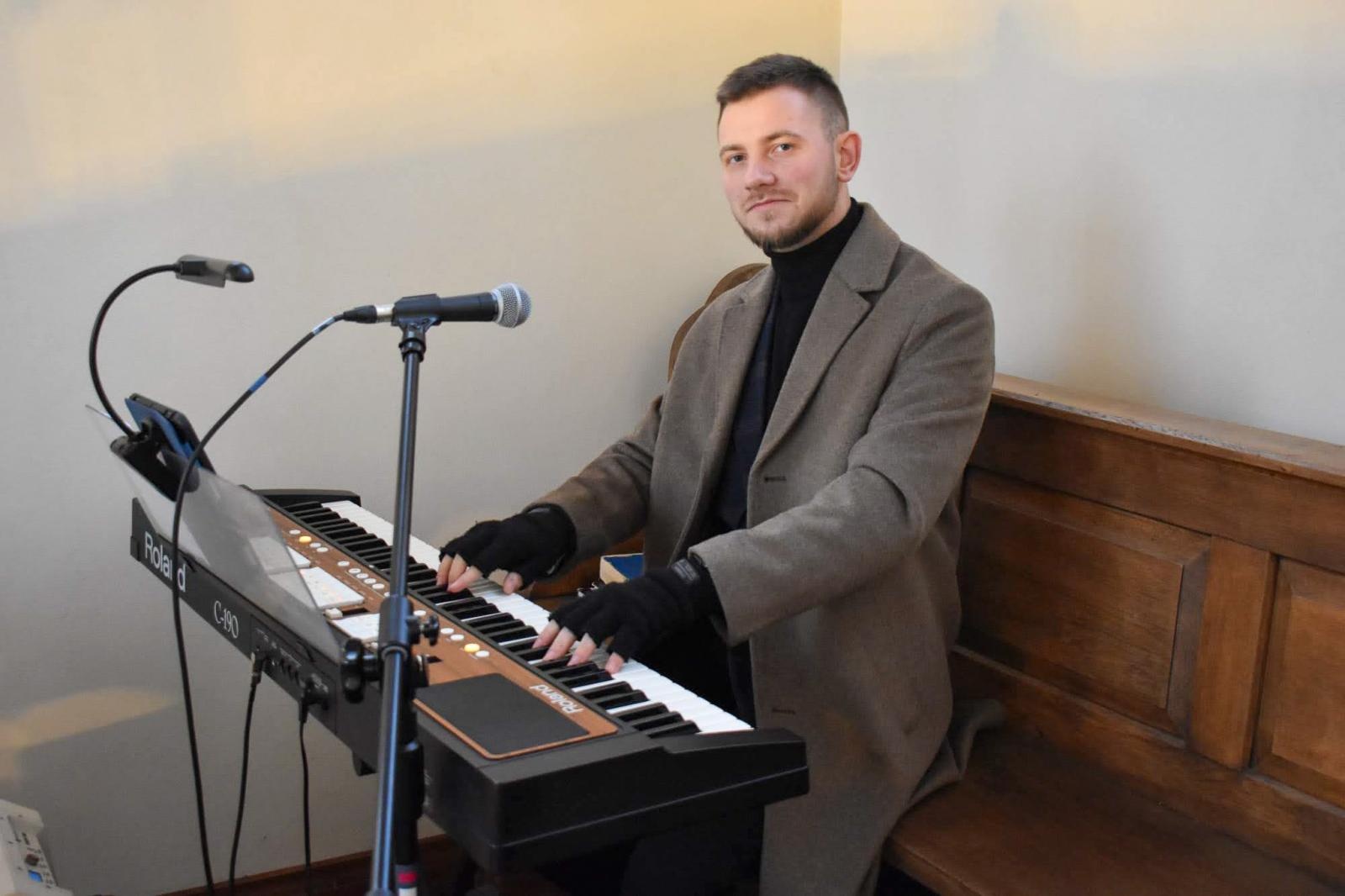 Zdjęcie w galerii na portalu naszraciborz.pl: W zamkowej kaplicy wspomniano jej patrona, św. Tomasza Becketa wiadomości z regionu