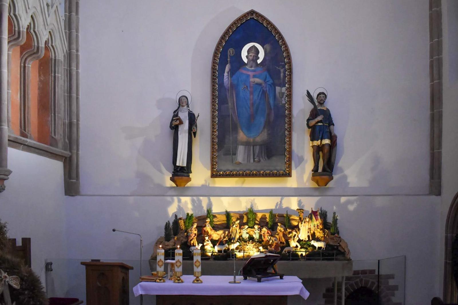 Zdjęcie w galerii na portalu naszraciborz.pl: W zamkowej kaplicy wspomniano jej patrona, św. Tomasza Becketa wiadomości z regionu