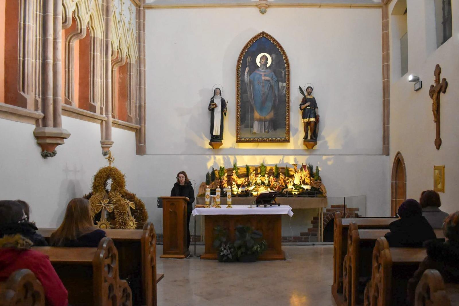 Zdjęcie w galerii na portalu naszraciborz.pl: W zamkowej kaplicy wspomniano jej patrona, św. Tomasza Becketa wiadomości z regionu