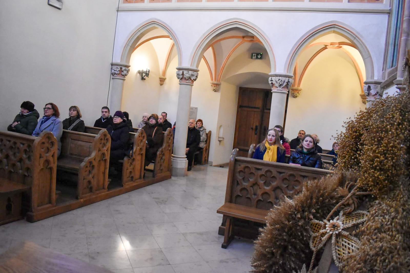 Zdjęcie w galerii na portalu naszraciborz.pl: W zamkowej kaplicy wspomniano jej patrona, św. Tomasza Becketa wiadomości z regionu