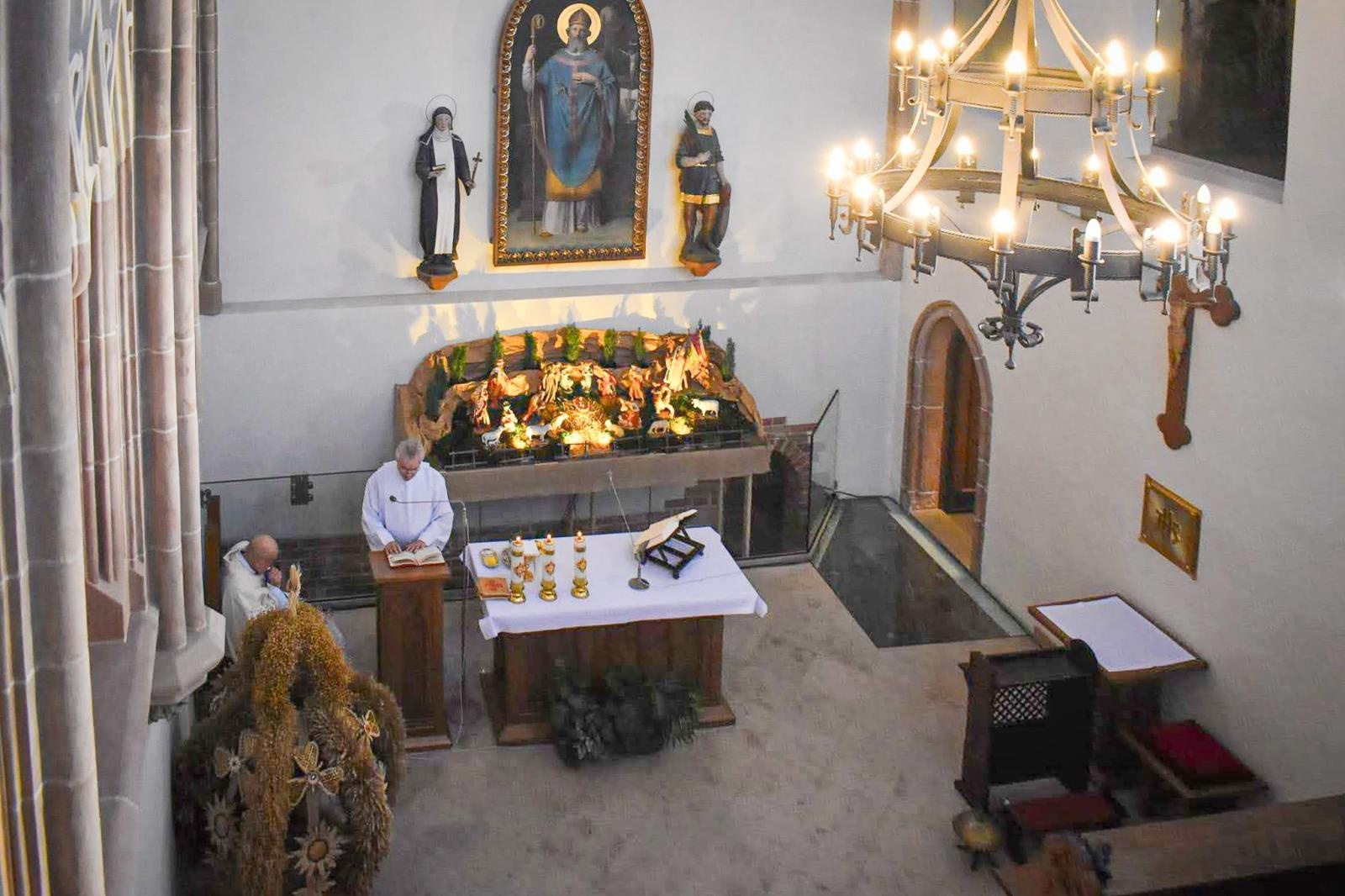 Zdjęcie w galerii na portalu naszraciborz.pl: W zamkowej kaplicy wspomniano jej patrona, św. Tomasza Becketa wiadomości z regionu