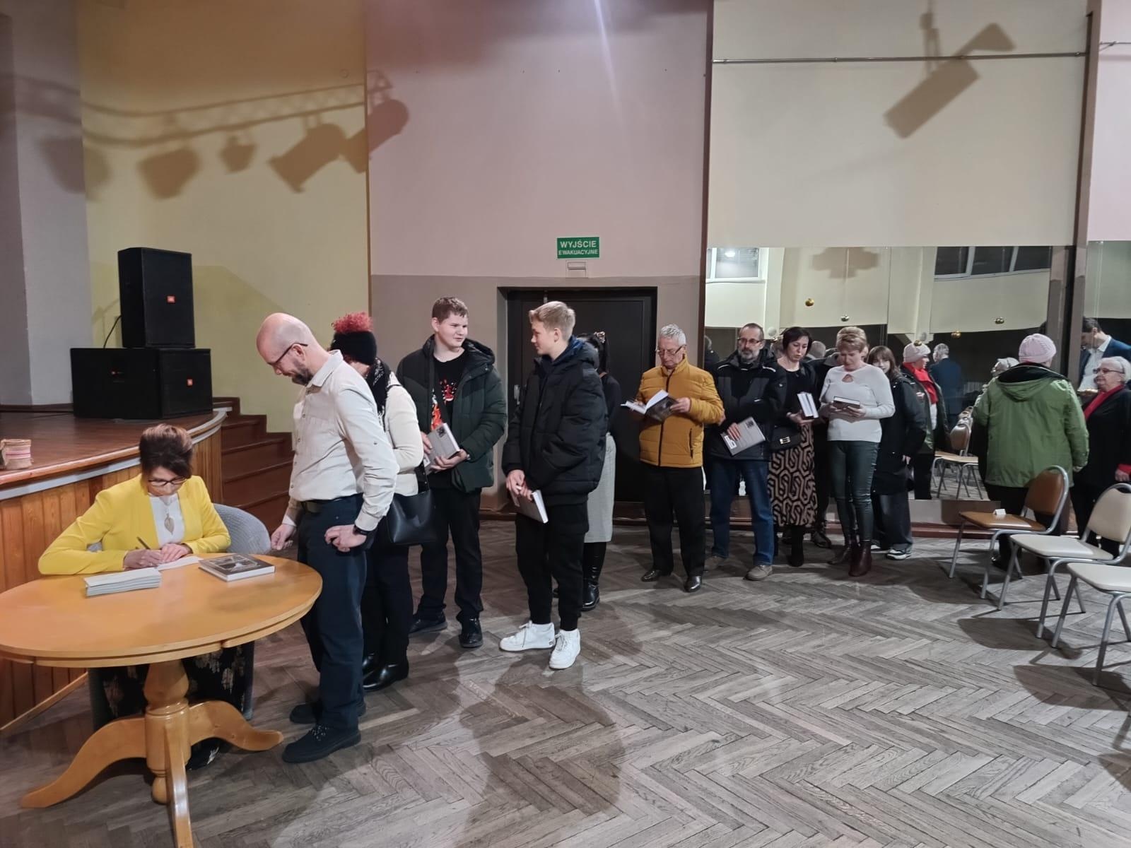 Zdjęcie w galerii na portalu naszraciborz.pl: Śląsko-morawskie pogranicze doczekało się kolejnej książki, tym razem dr Marceli Szymańskiej wiadomości z regionu