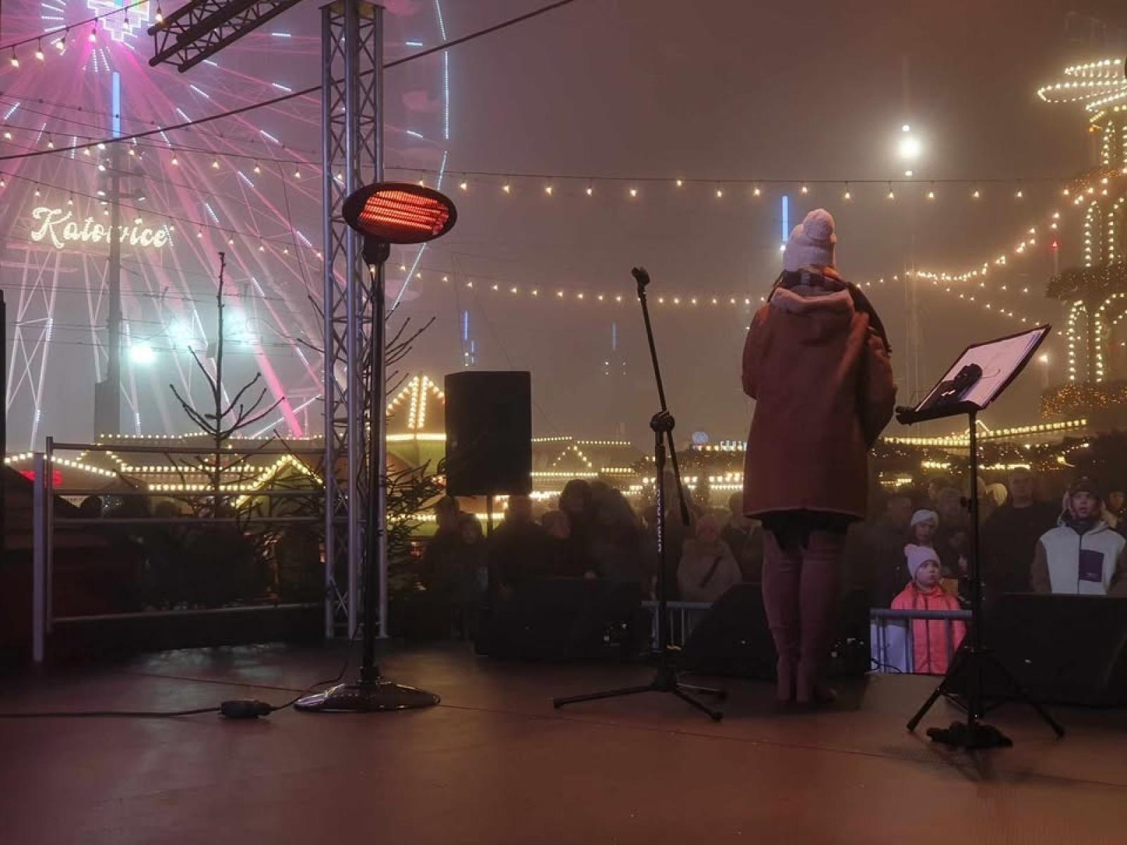 Zdjęcie w galerii na portalu naszraciborz.pl: Raciborzanki wystąpiły na jarmarku w Katowicach wiadomości z regionu