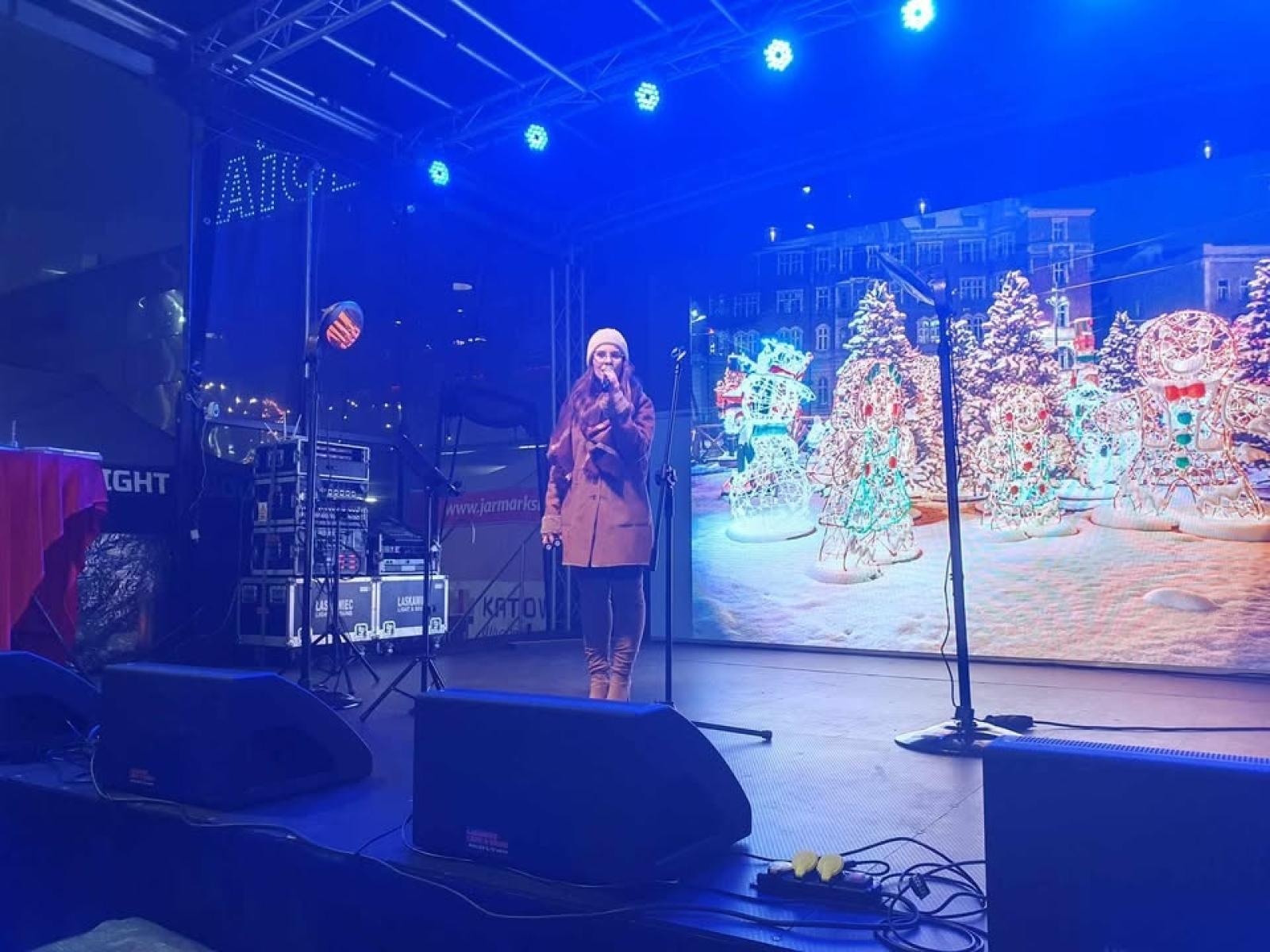 Zdjęcie w galerii na portalu naszraciborz.pl: Raciborzanki wystąpiły na jarmarku w Katowicach wiadomości z regionu