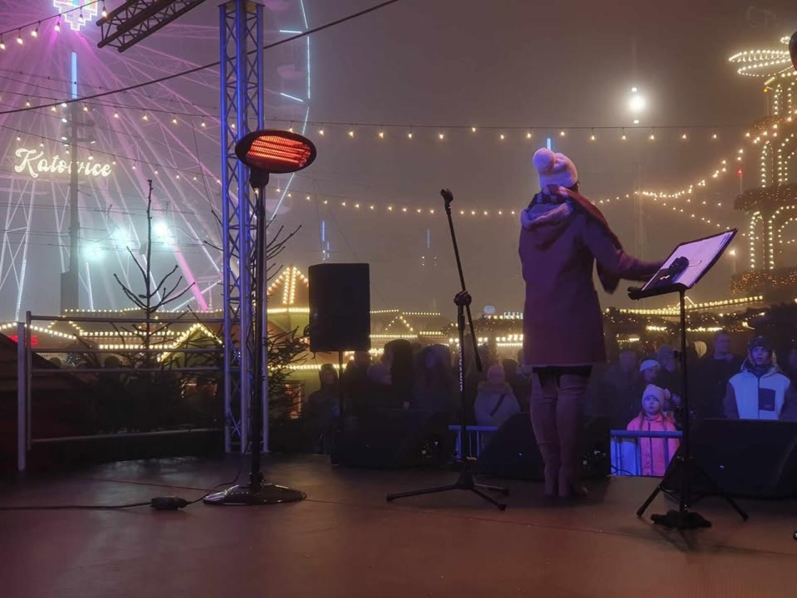 Zdjęcie w galerii na portalu naszraciborz.pl: Raciborzanki wystąpiły na jarmarku w Katowicach wiadomości z regionu