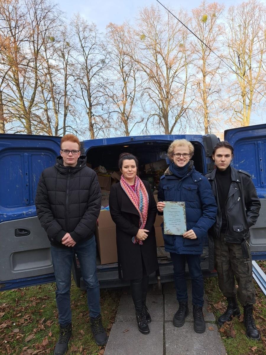 Zdjęcie w galerii na portalu naszraciborz.pl: Młodzieżowa Rada Miasta przeprowadziła świąteczną zbiórkę darów wiadomości z regionu