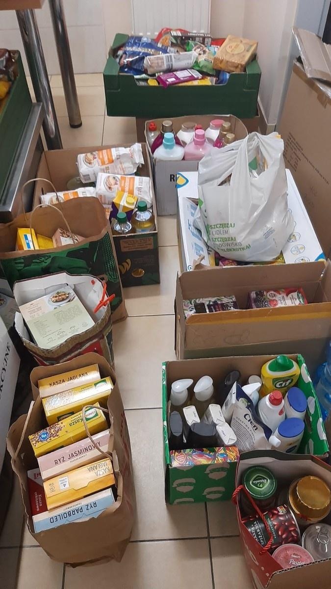 Zdjęcie w galerii na portalu naszraciborz.pl: Młodzieżowa Rada Miasta przeprowadziła świąteczną zbiórkę darów wiadomości z regionu