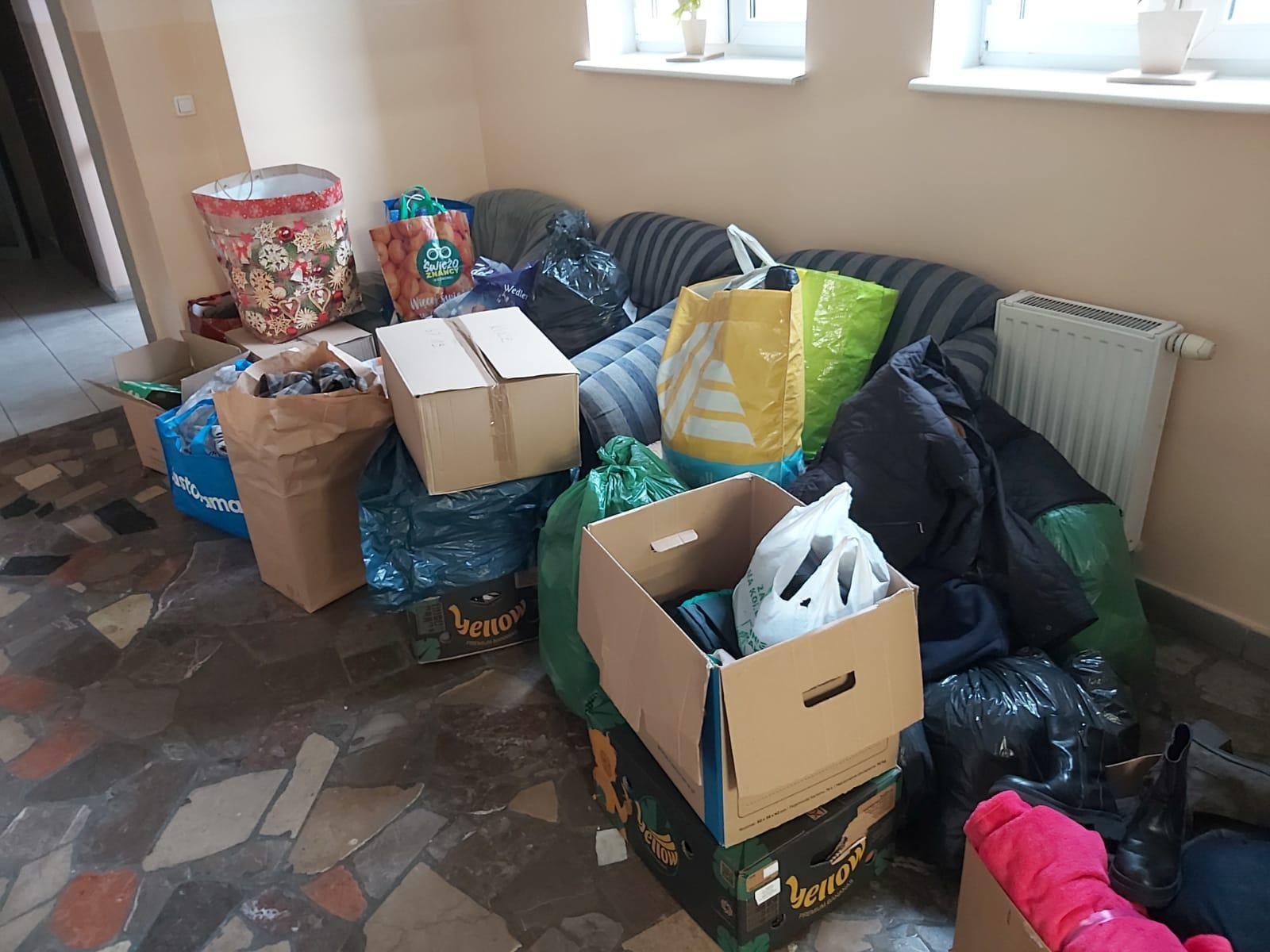 Zdjęcie w galerii na portalu naszraciborz.pl: Młodzieżowa Rada Miasta przeprowadziła świąteczną zbiórkę darów wiadomości z regionu