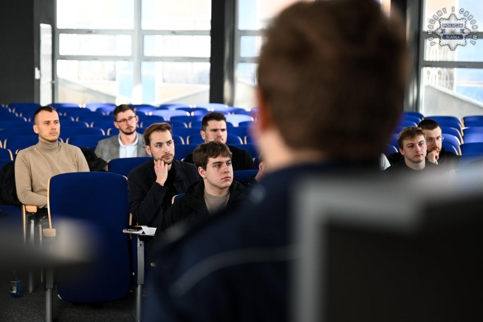 Zdjęcie w galerii na portalu naszraciborz.pl: Śląska policja zadowolona z naborów. Ponad dwustu nowych funkcjonariuszy wiadomości z regionu
