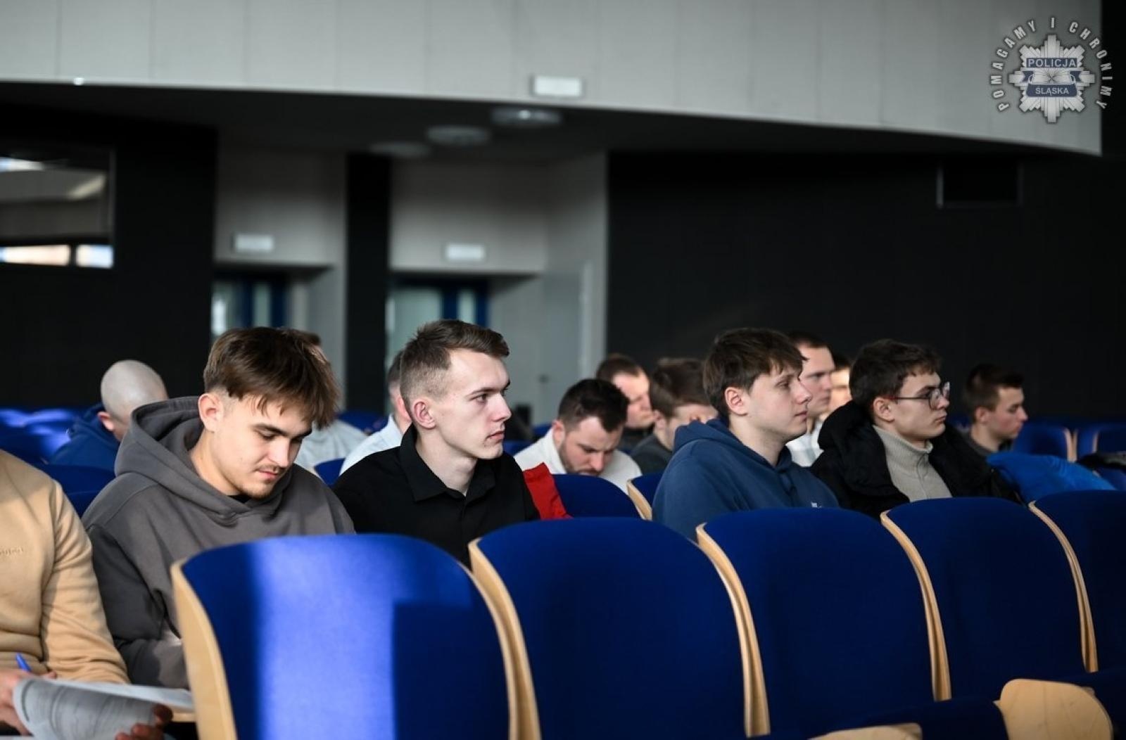 Zdjęcie w galerii na portalu naszraciborz.pl: Śląska policja zadowolona z naborów. Ponad dwustu nowych funkcjonariuszy wiadomości z regionu