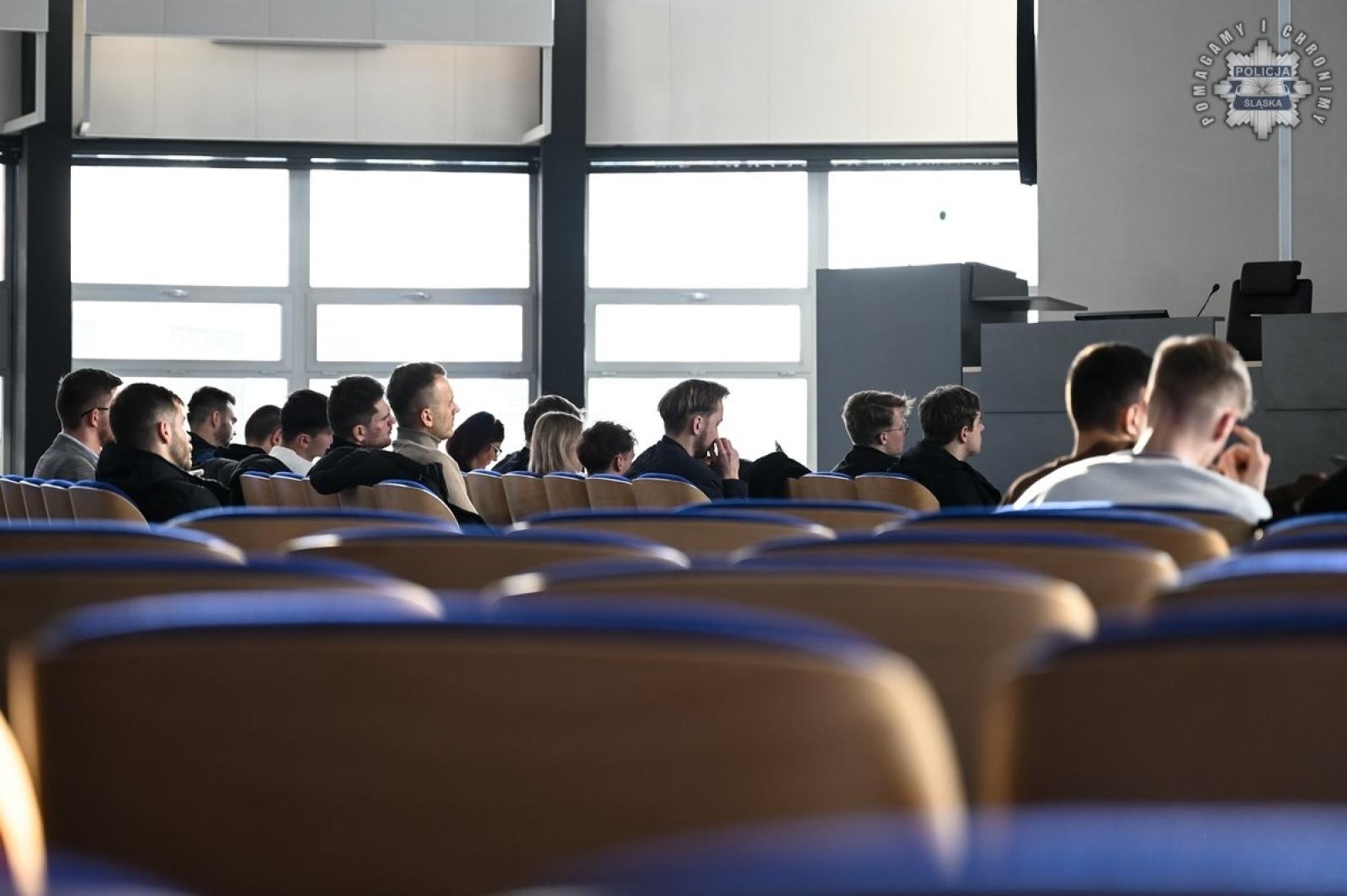 Zdjęcie w galerii na portalu naszraciborz.pl: Śląska policja zadowolona z naborów. Ponad dwustu nowych funkcjonariuszy wiadomości z regionu