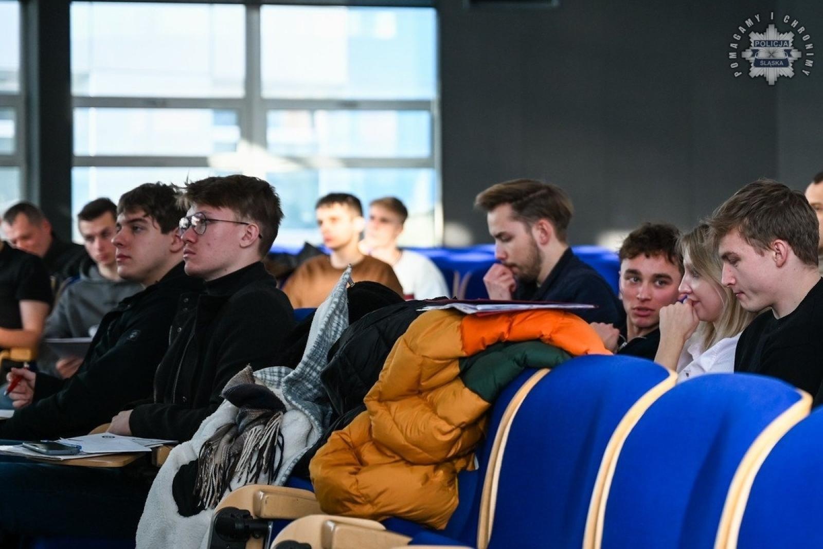 Zdjęcie w galerii na portalu naszraciborz.pl: Śląska policja zadowolona z naborów. Ponad dwustu nowych funkcjonariuszy wiadomości z regionu
