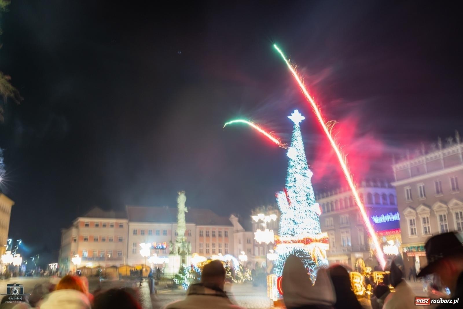 Zdjęcie w galerii na portalu naszraciborz.pl: Noc sylwestrowa w Raciborzu wiadomości z regionu