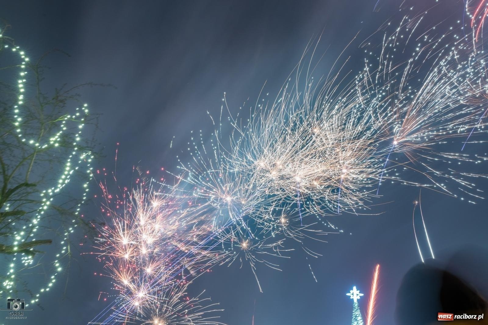 Zdjęcie w galerii na portalu naszraciborz.pl: Noc sylwestrowa w Raciborzu wiadomości z regionu