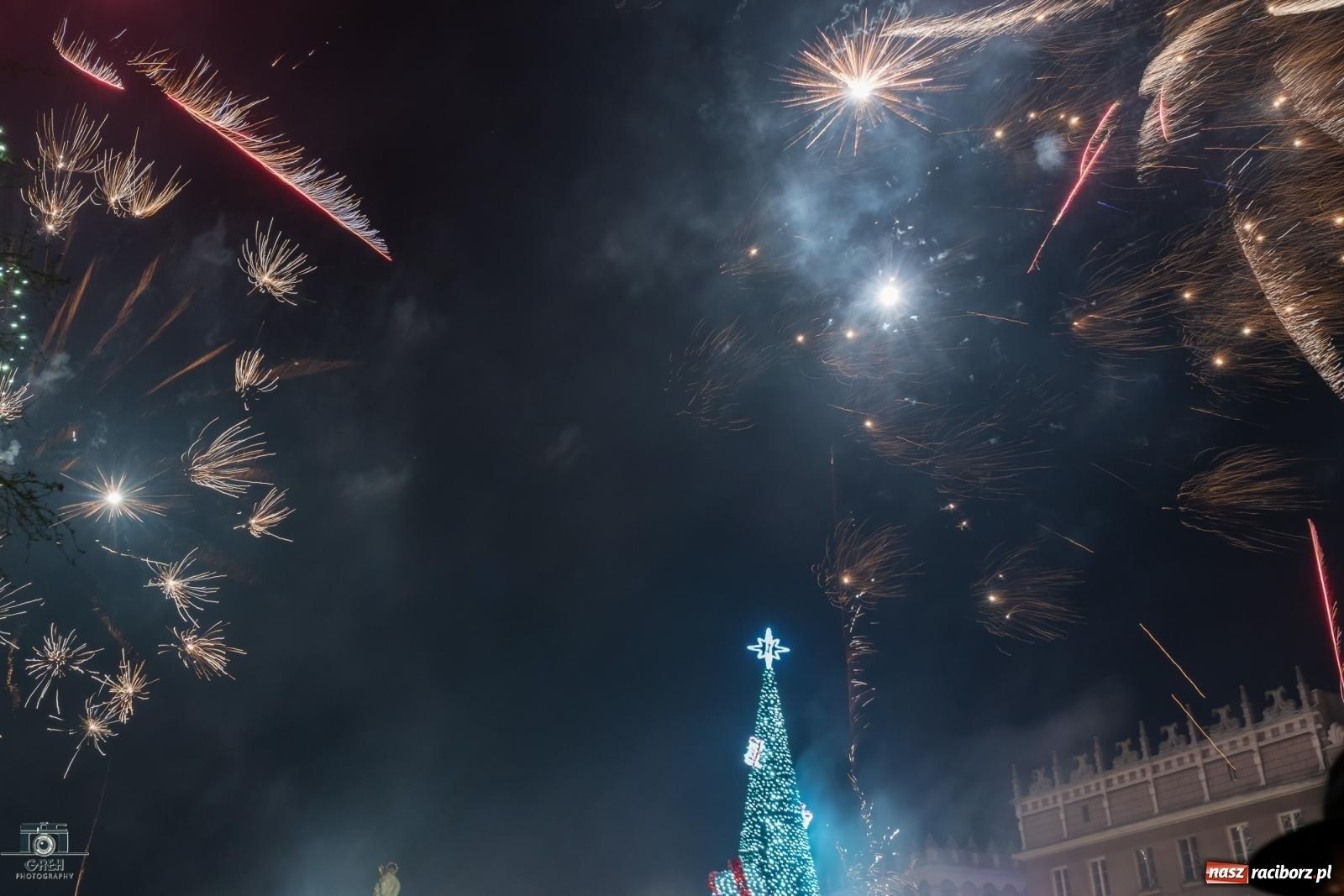 Zdjęcie w galerii na portalu naszraciborz.pl: Noc sylwestrowa w Raciborzu wiadomości z regionu