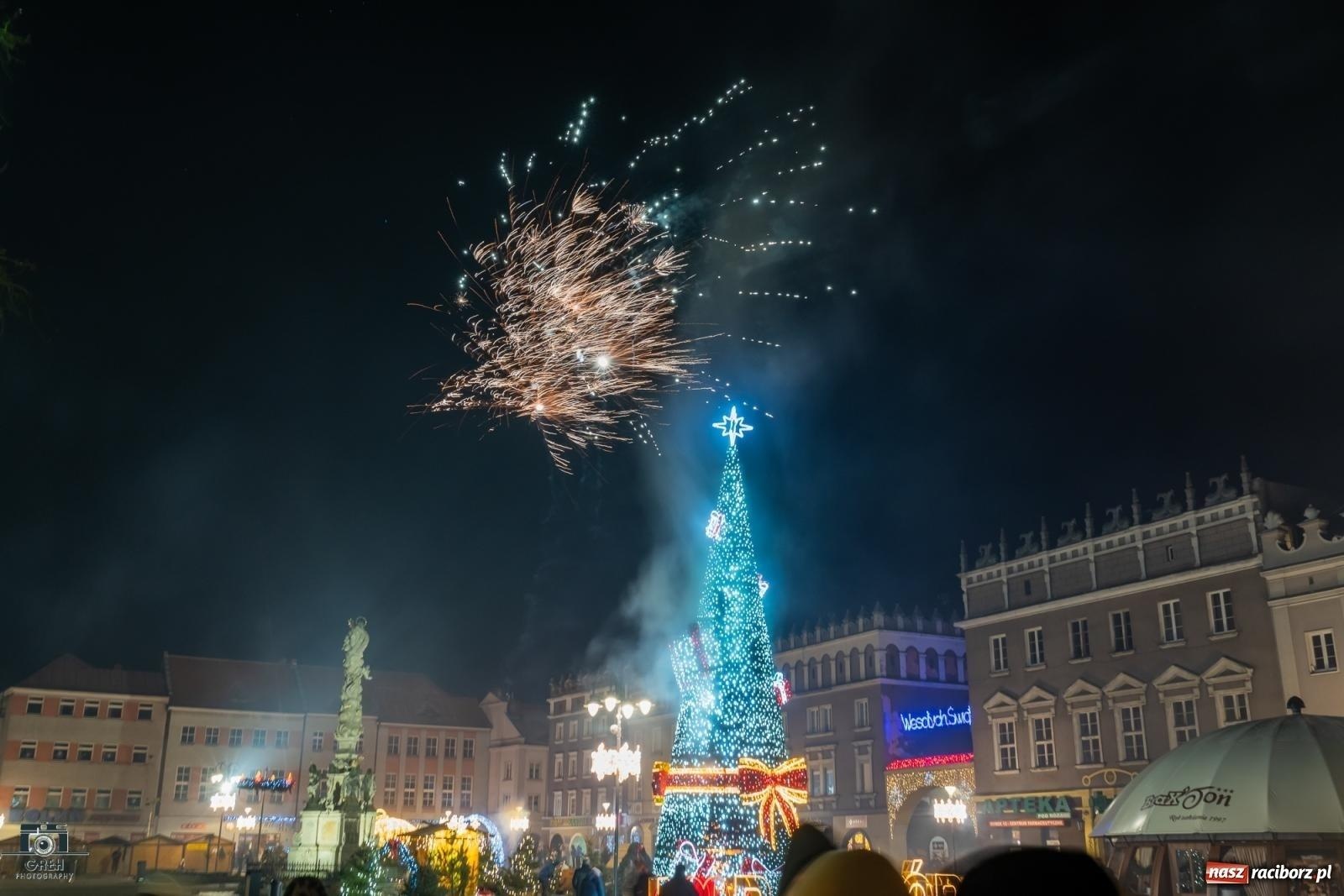 Zdjęcie w galerii na portalu naszraciborz.pl: Noc sylwestrowa w Raciborzu wiadomości z regionu