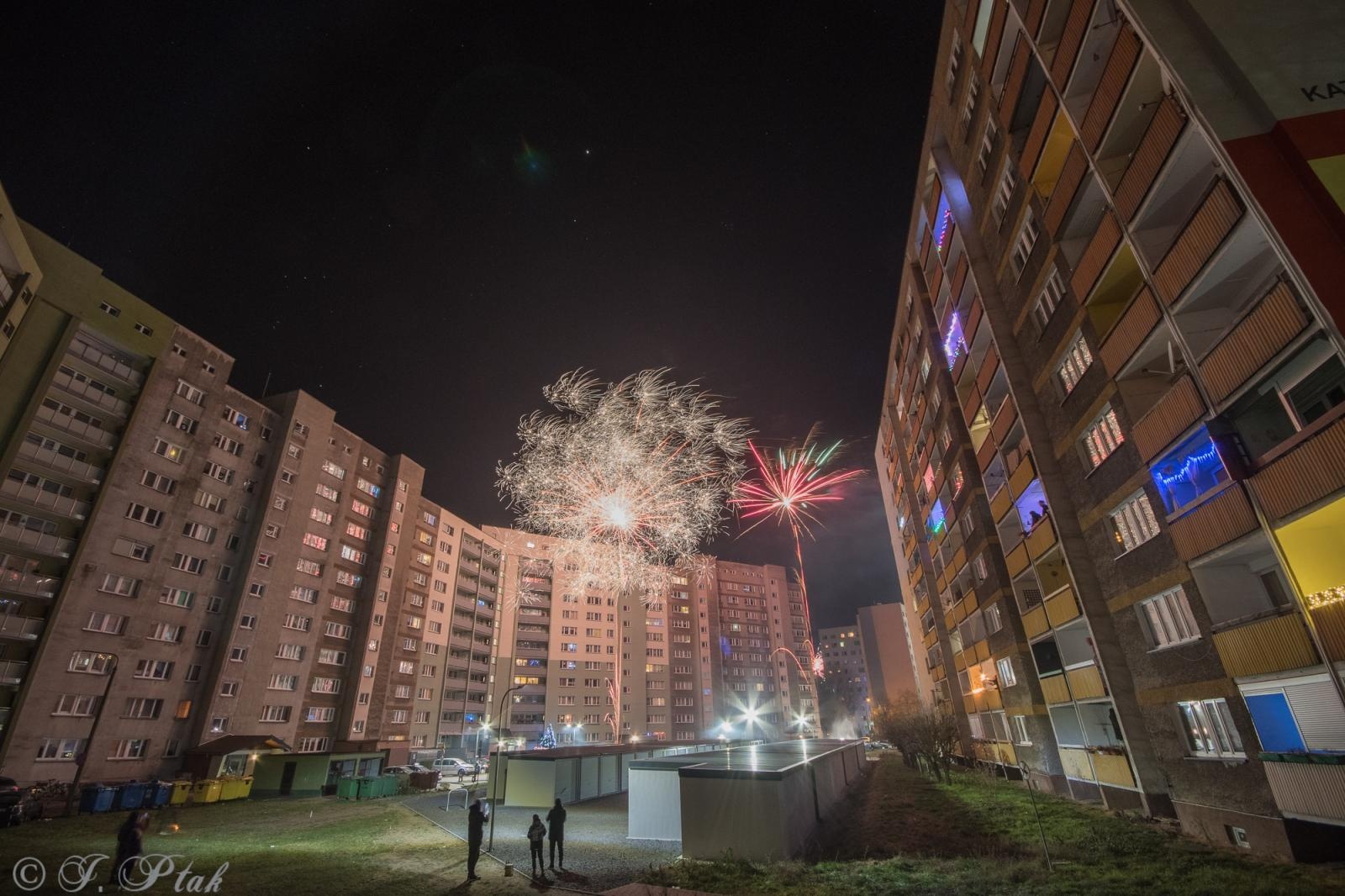 Zdjęcie w galerii na portalu naszraciborz.pl: Noc sylwestrowa w Raciborzu wiadomości z regionu