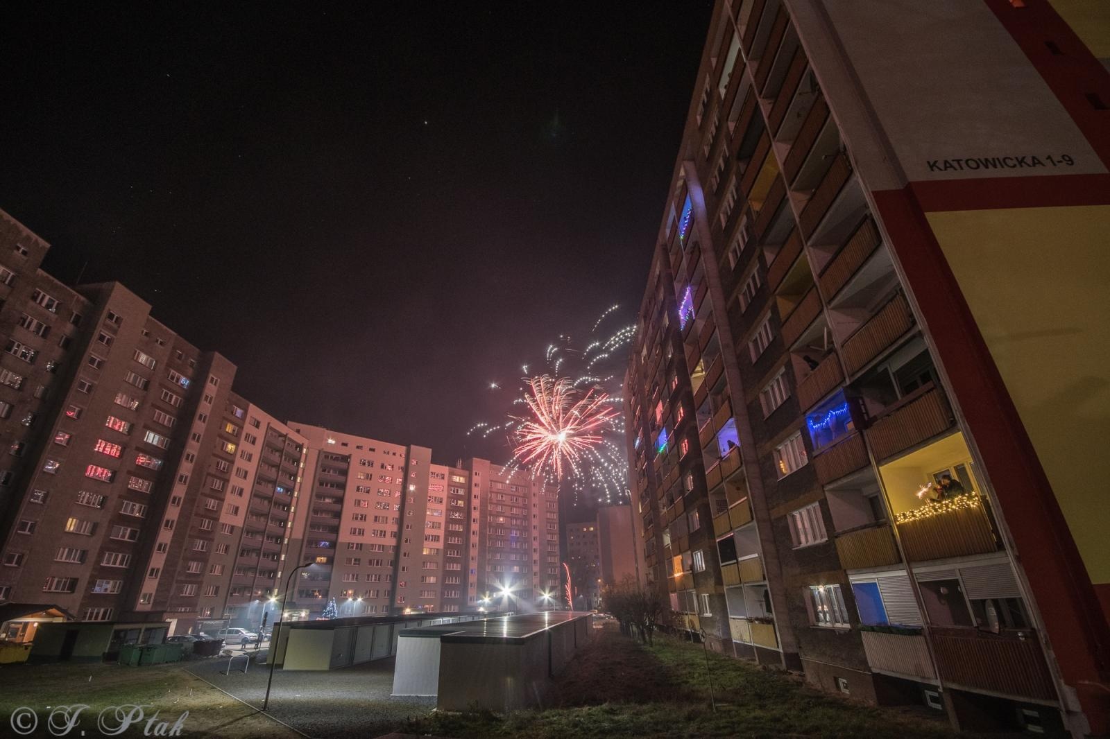 Zdjęcie w galerii na portalu naszraciborz.pl: Noc sylwestrowa w Raciborzu wiadomości z regionu