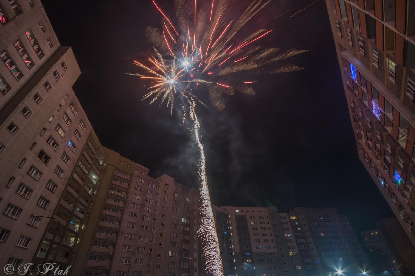 Zdjęcie w galerii na portalu naszraciborz.pl: Noc sylwestrowa w Raciborzu wiadomości z regionu