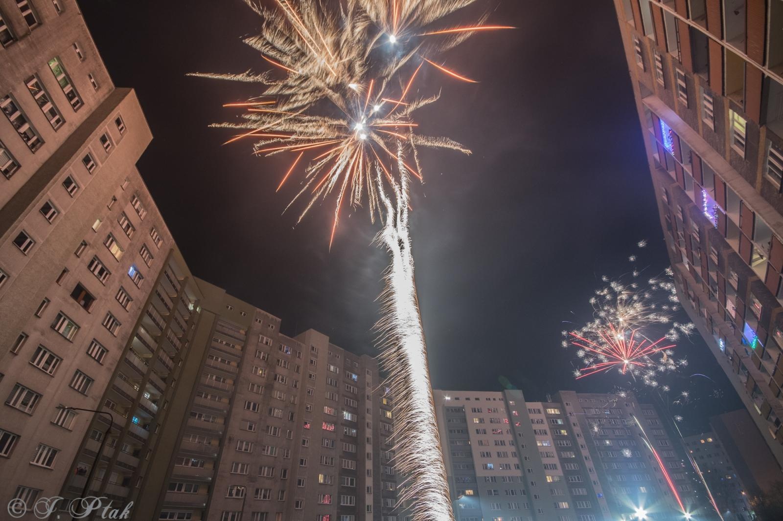 Zdjęcie w galerii na portalu naszraciborz.pl: Noc sylwestrowa w Raciborzu wiadomości z regionu