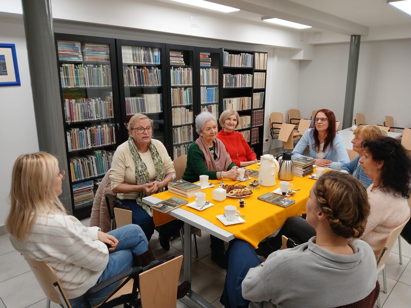 Zdjęcie w galerii na portalu naszraciborz.pl: Biblioteczne kluby polecają się na nowy rok wiadomości z regionu