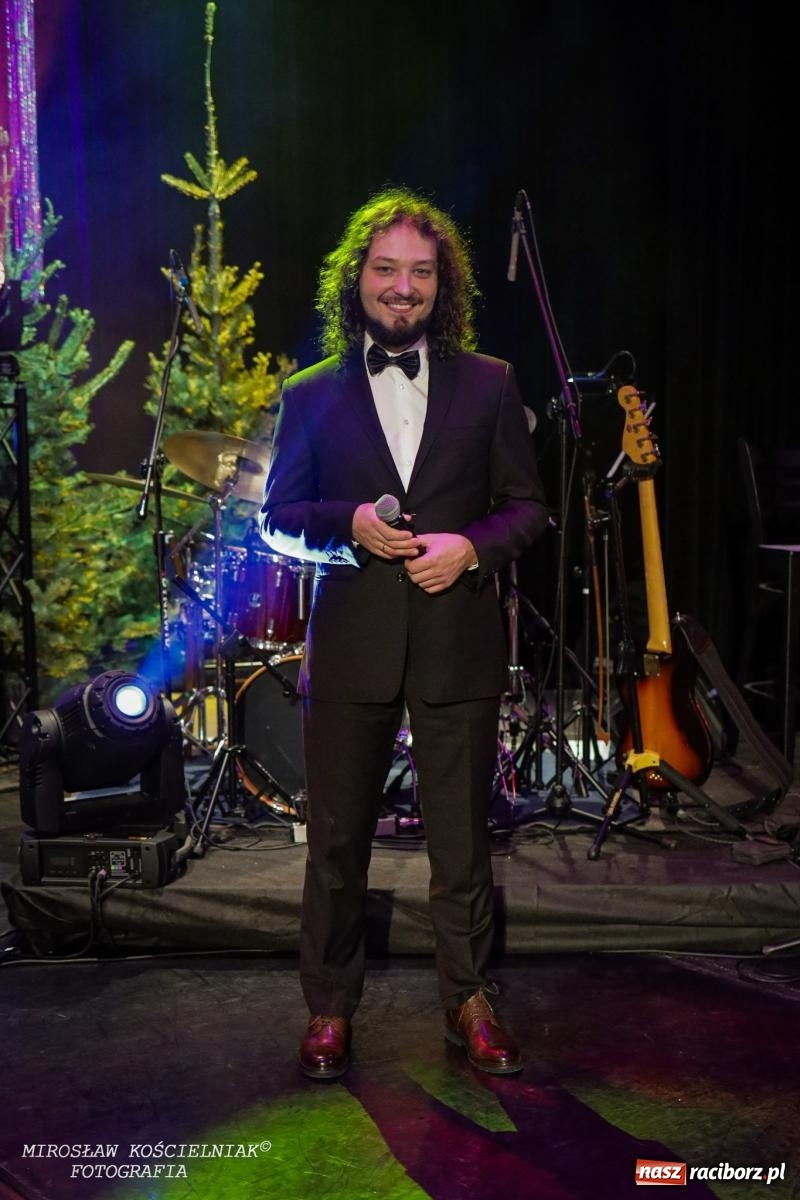 Zdjęcie w galerii na portalu naszraciborz.pl: Wielka gala sylwestrowa w RCK. Tak raciborzanie witali nowy rok wiadomości z regionu