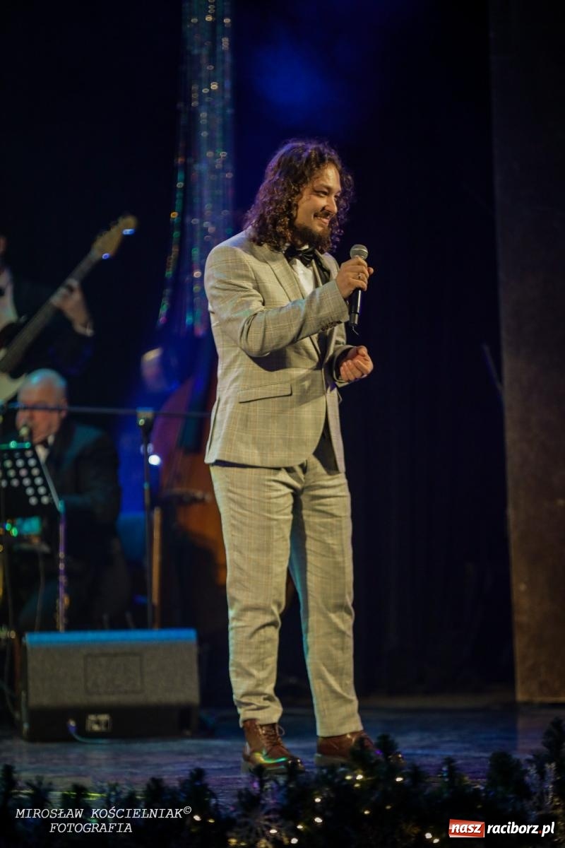 Zdjęcie w galerii na portalu naszraciborz.pl: Wielka gala sylwestrowa w RCK. Tak raciborzanie witali nowy rok wiadomości z regionu