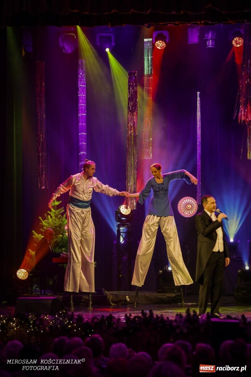 Zdjęcie w galerii na portalu naszraciborz.pl: Wielka gala sylwestrowa w RCK. Tak raciborzanie witali nowy rok wiadomości z regionu