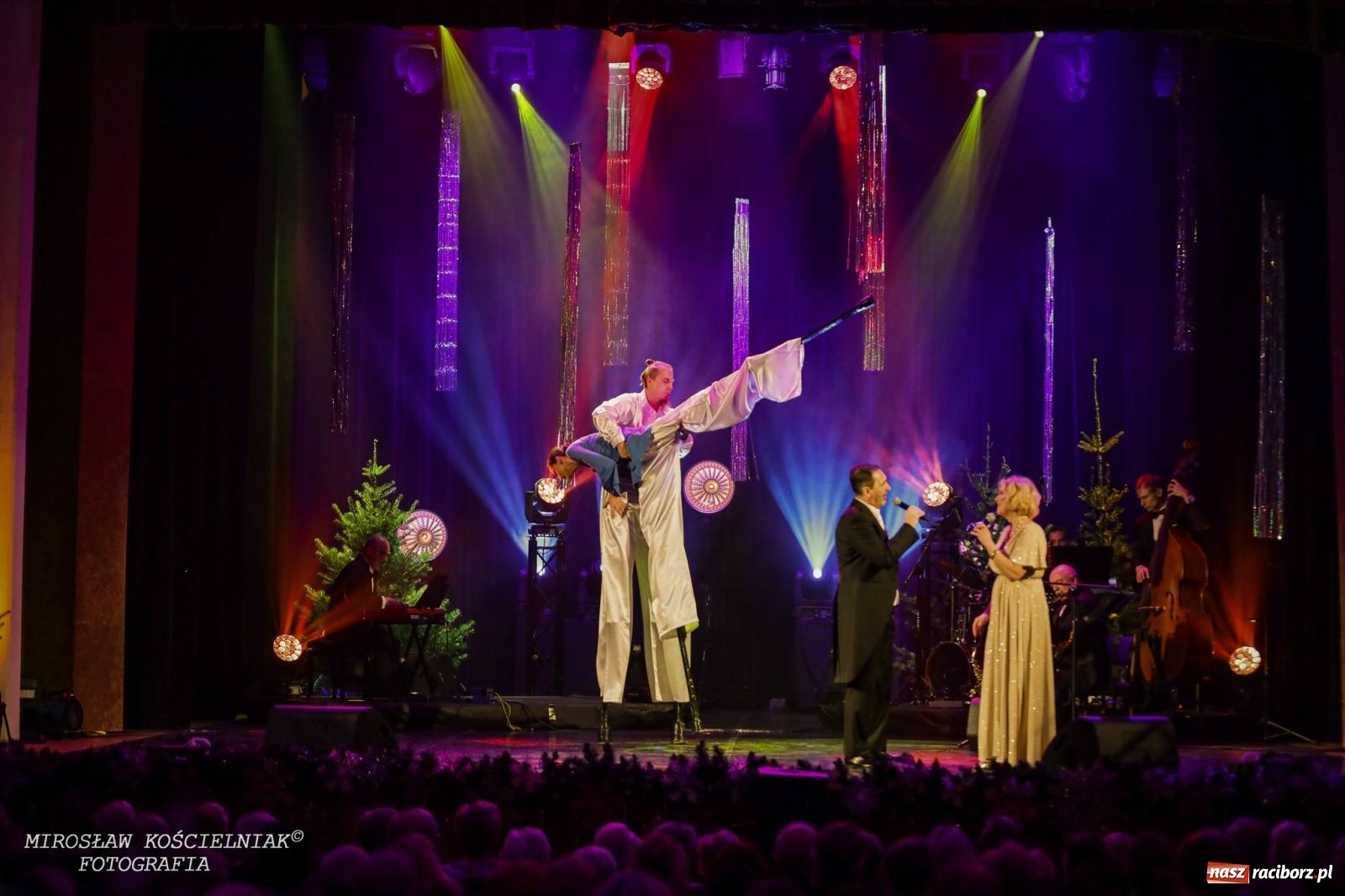 Zdjęcie w galerii na portalu naszraciborz.pl: Wielka gala sylwestrowa w RCK. Tak raciborzanie witali nowy rok wiadomości z regionu