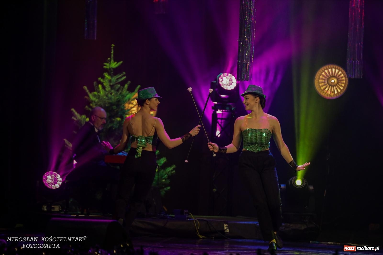 Zdjęcie w galerii na portalu naszraciborz.pl: Wielka gala sylwestrowa w RCK. Tak raciborzanie witali nowy rok wiadomości z regionu