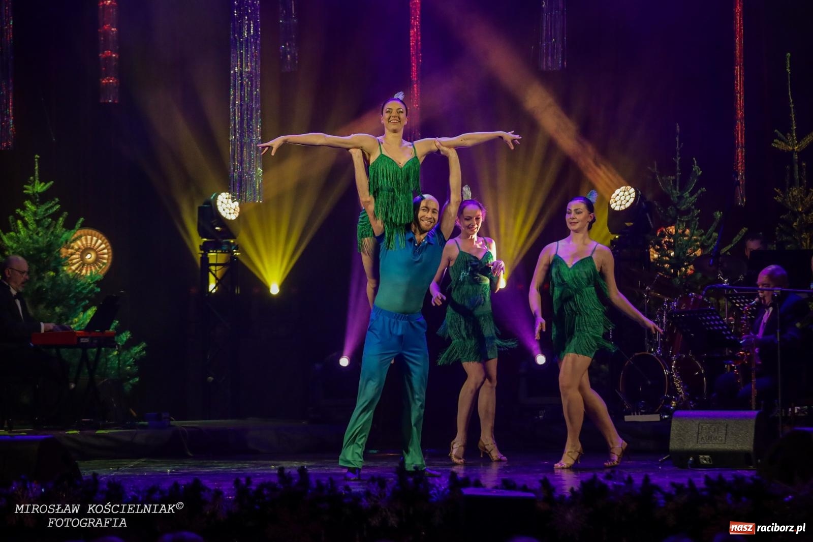 Zdjęcie w galerii na portalu naszraciborz.pl: Wielka gala sylwestrowa w RCK. Tak raciborzanie witali nowy rok wiadomości z regionu