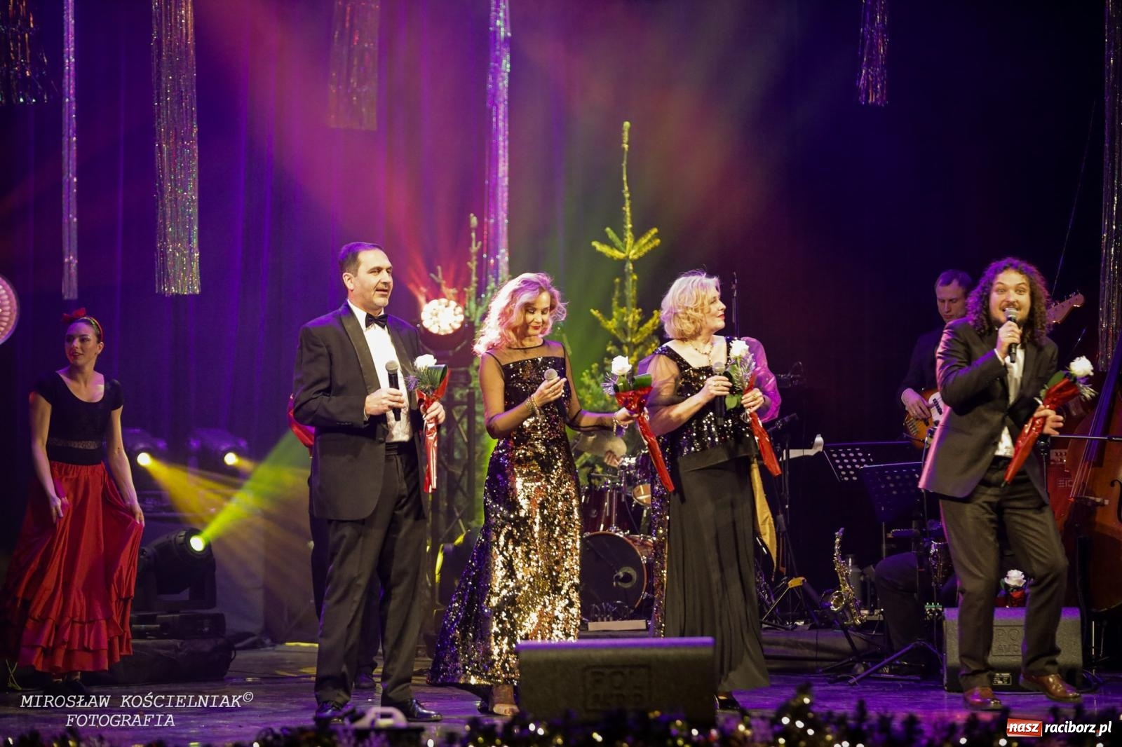 Zdjęcie w galerii na portalu naszraciborz.pl: Wielka gala sylwestrowa w RCK. Tak raciborzanie witali nowy rok wiadomości z regionu