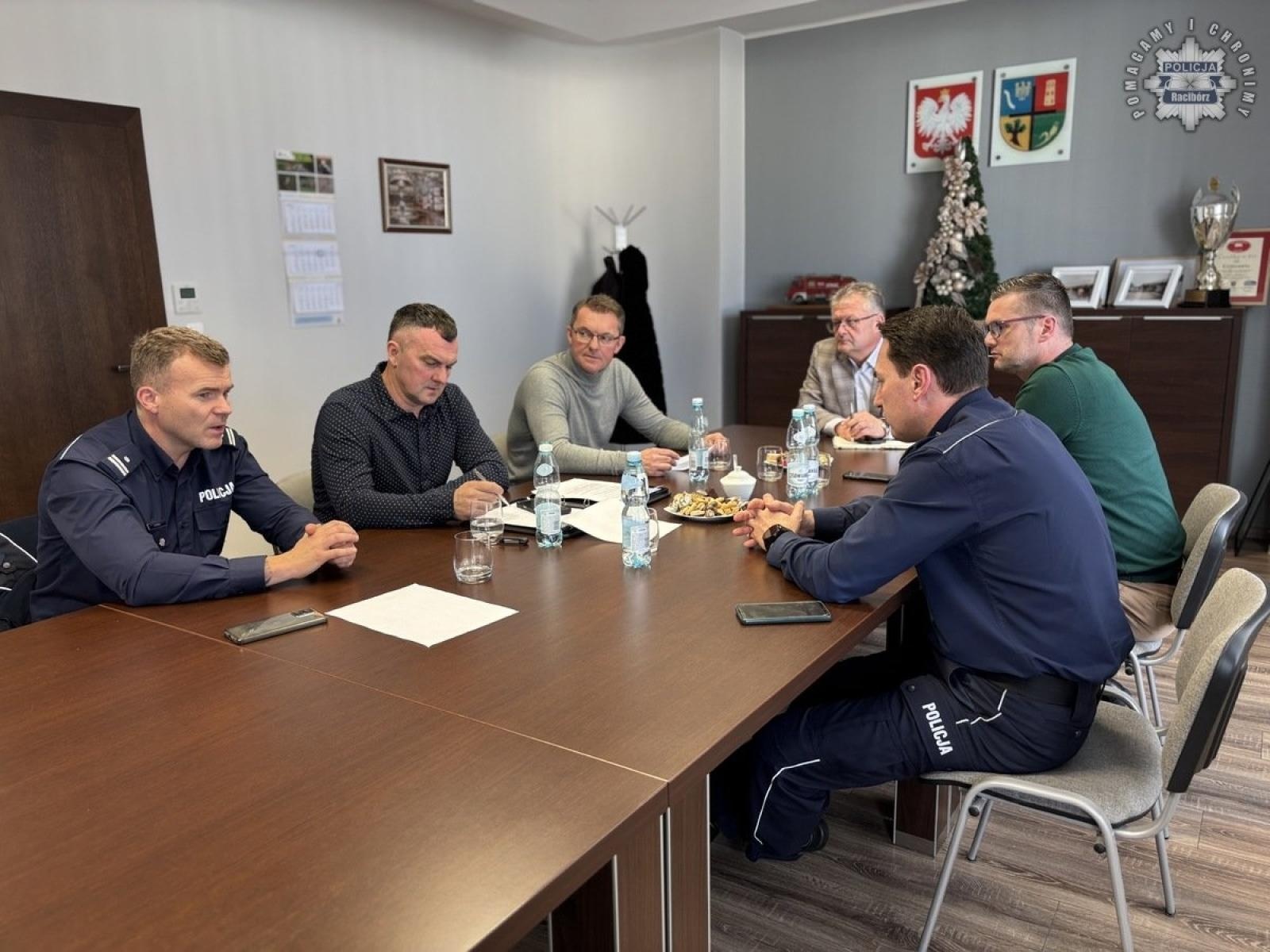 Zdjęcie w galerii na portalu naszraciborz.pl: Coraz więcej włamań w gminie Krzyżanowice. Wójt zwołał naradę wiadomości z regionu