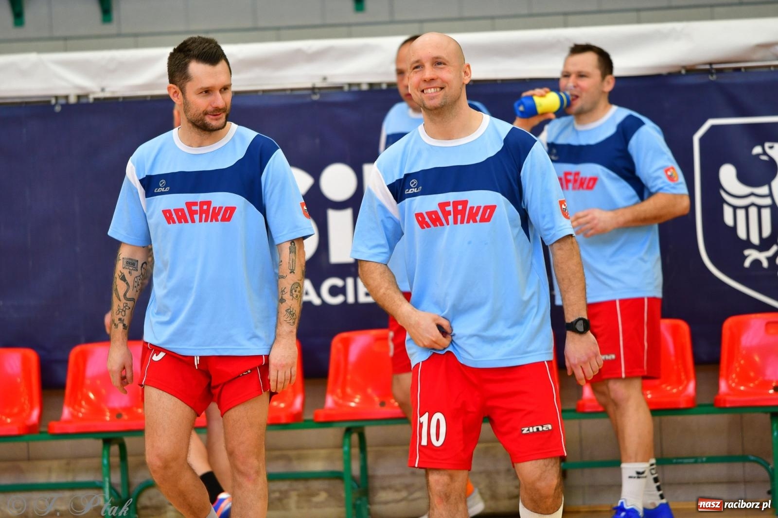 Zdjęcie w galerii na portalu naszraciborz.pl: Rodzice młodych piłkarzy rywalizowali w hali OSiR Racibórz [FOTO] wiadomości z regionu