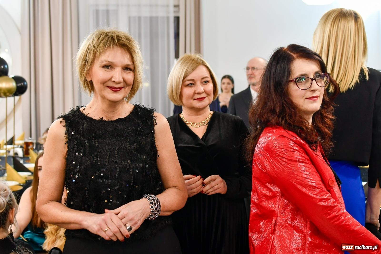 Zdjęcie w galerii na portalu naszraciborz.pl: Maturzyści z ZSOMS Racibórz rozpoczęli sezon studniówkowy w powiecie raciborskim [FOTO i WIDEO] wiadomości z regionu