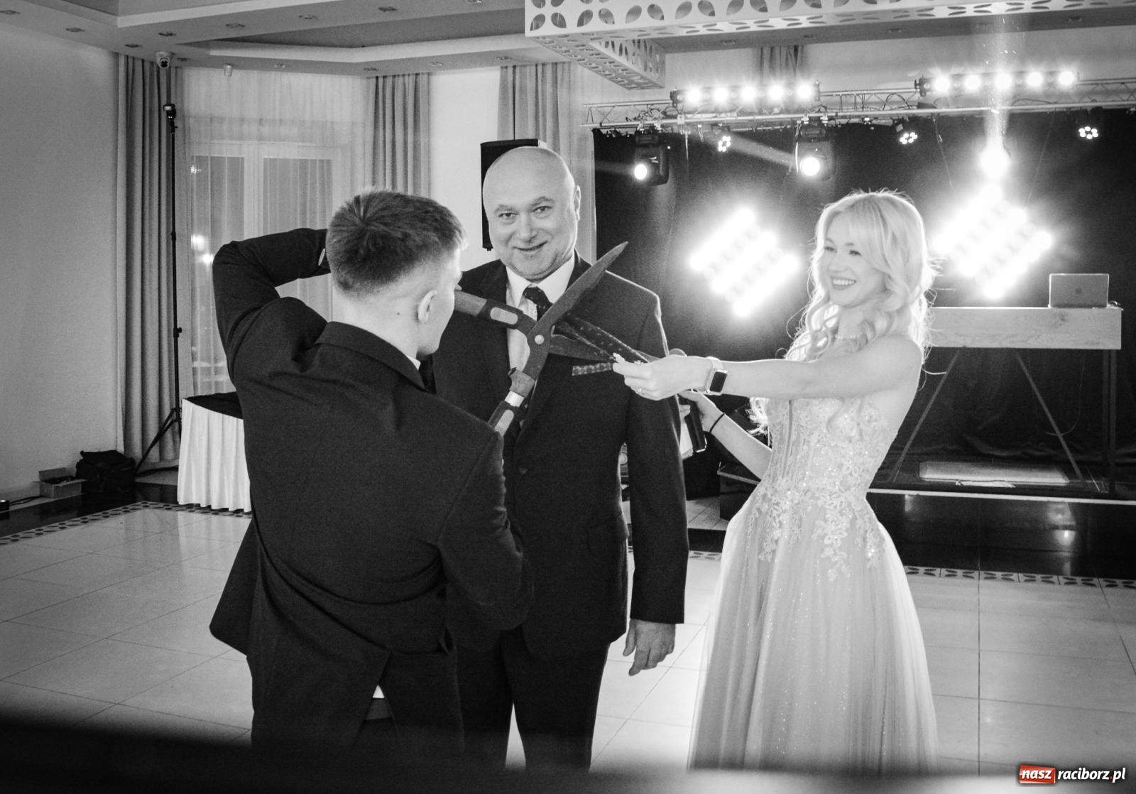 Zdjęcie w galerii na portalu naszraciborz.pl: Maturzyści z ZSOMS Racibórz rozpoczęli sezon studniówkowy w powiecie raciborskim [FOTO i WIDEO] wiadomości z regionu