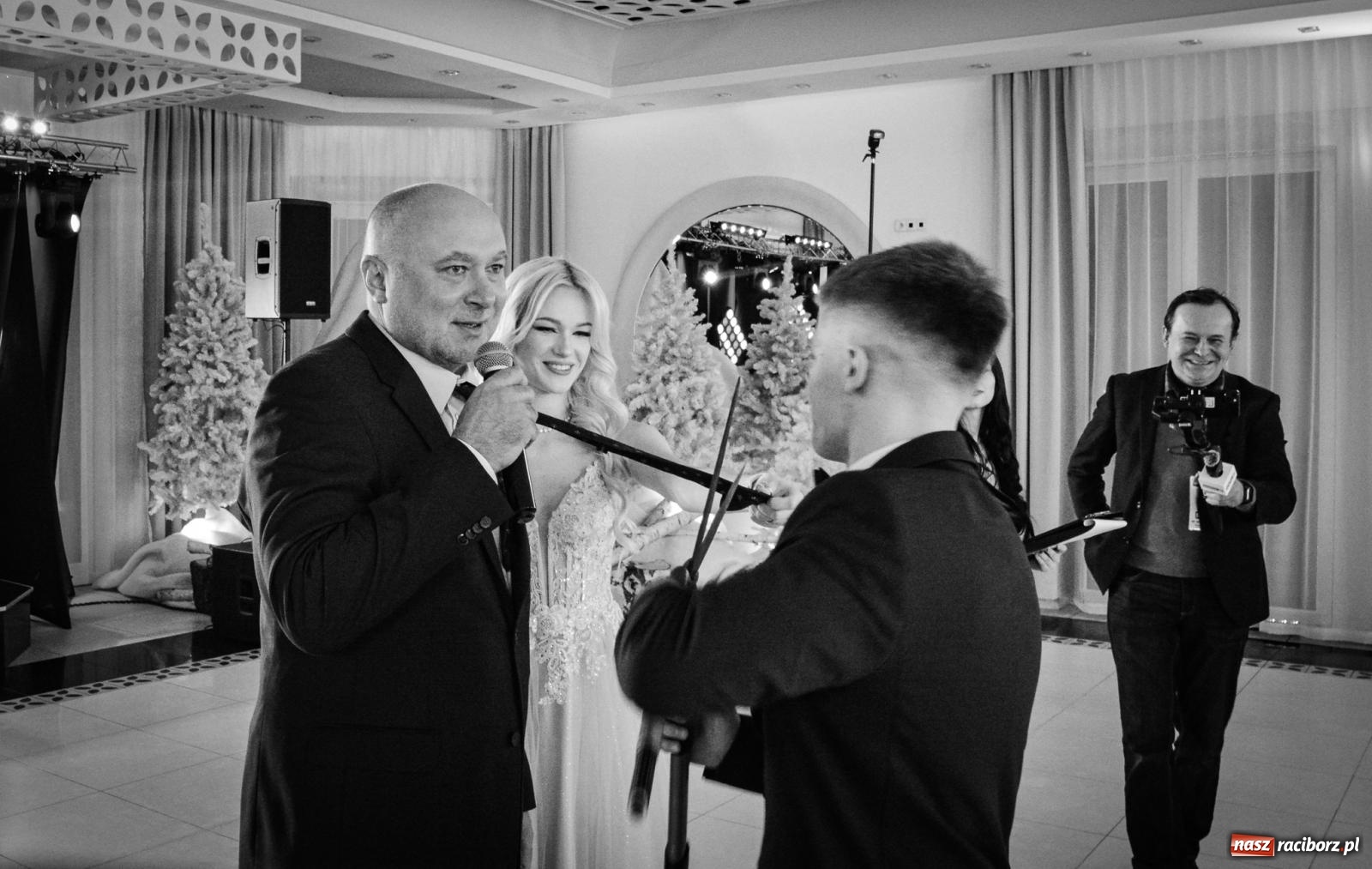 Zdjęcie w galerii na portalu naszraciborz.pl: Maturzyści z ZSOMS Racibórz rozpoczęli sezon studniówkowy w powiecie raciborskim [FOTO i WIDEO] wiadomości z regionu