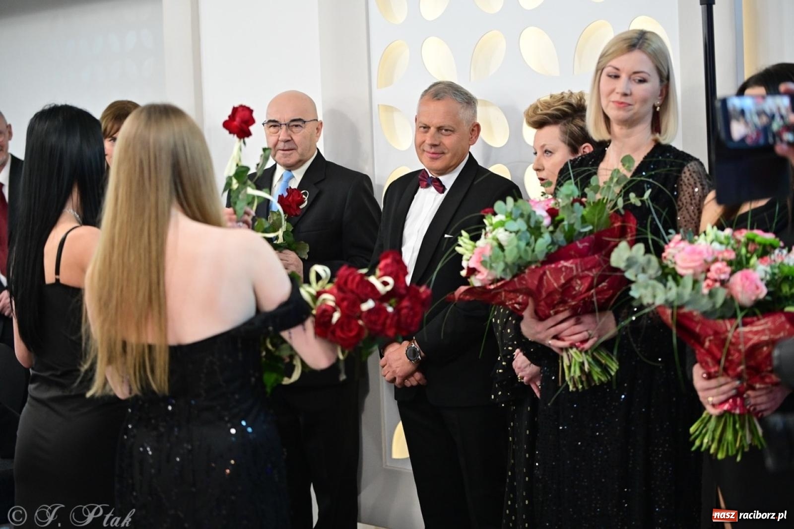 Zdjęcie w galerii na portalu naszraciborz.pl: Studniówka ZSOMS w Raciborzu na bis! [FOTO] wiadomości z regionu