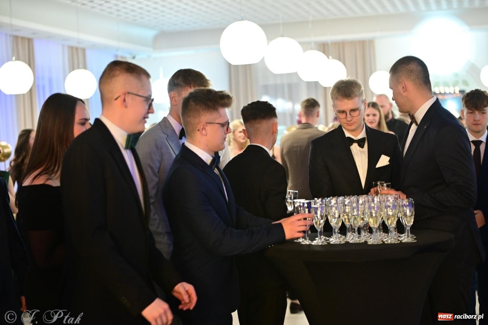 Zdjęcie w galerii na portalu naszraciborz.pl: Studniówka ZSOMS w Raciborzu na bis! [FOTO] wiadomości z regionu